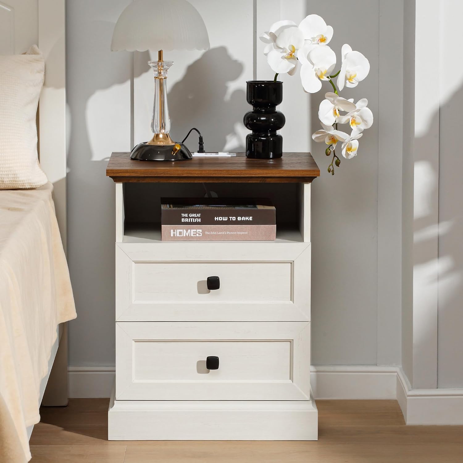 FIAKOA Night Stand Set of 2 with Charging Station, Bedside Table with 2 Drawers Storage and Open Shelf, White Farmhouse Nightstands for Bedroom Office