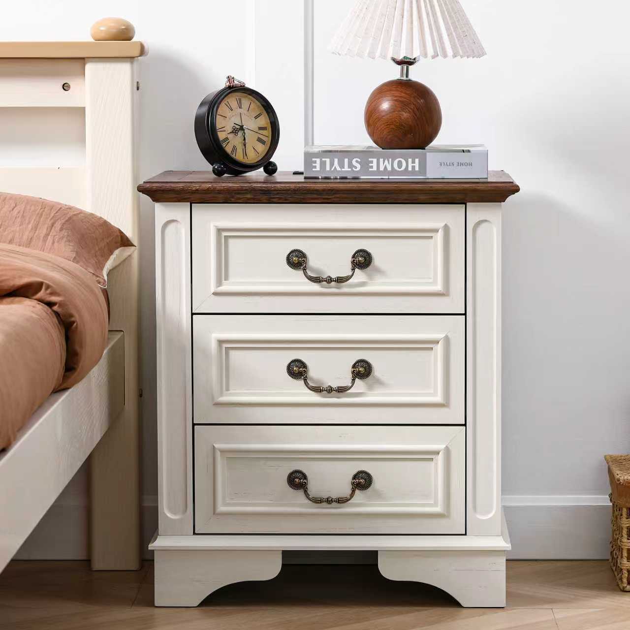 FIAKOA Farmhouse 3 Drawer Nightstand with Charging Station for Bedroom, Rustic Bedside Table for Livingroom, White